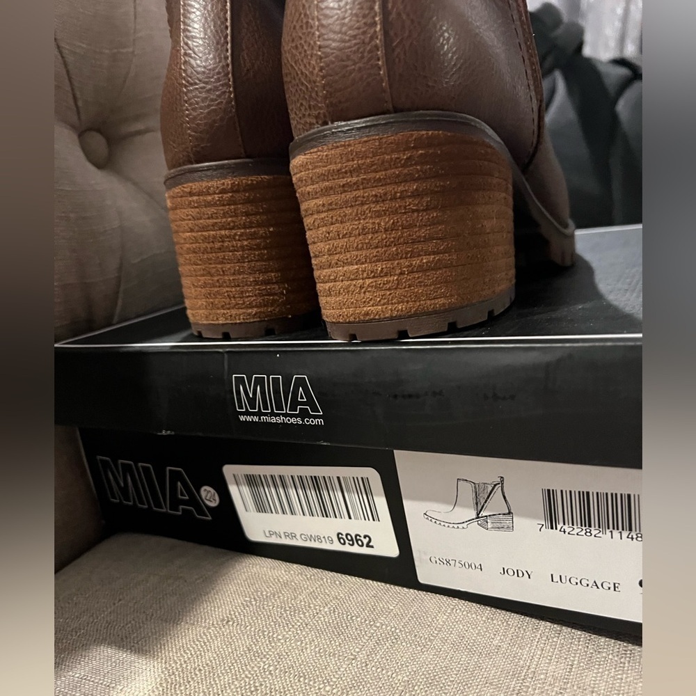 S45. NWT Mia Jody Chelsea Boot Luggage Brown Faux Leather 9.5M - Picture 8 of 10